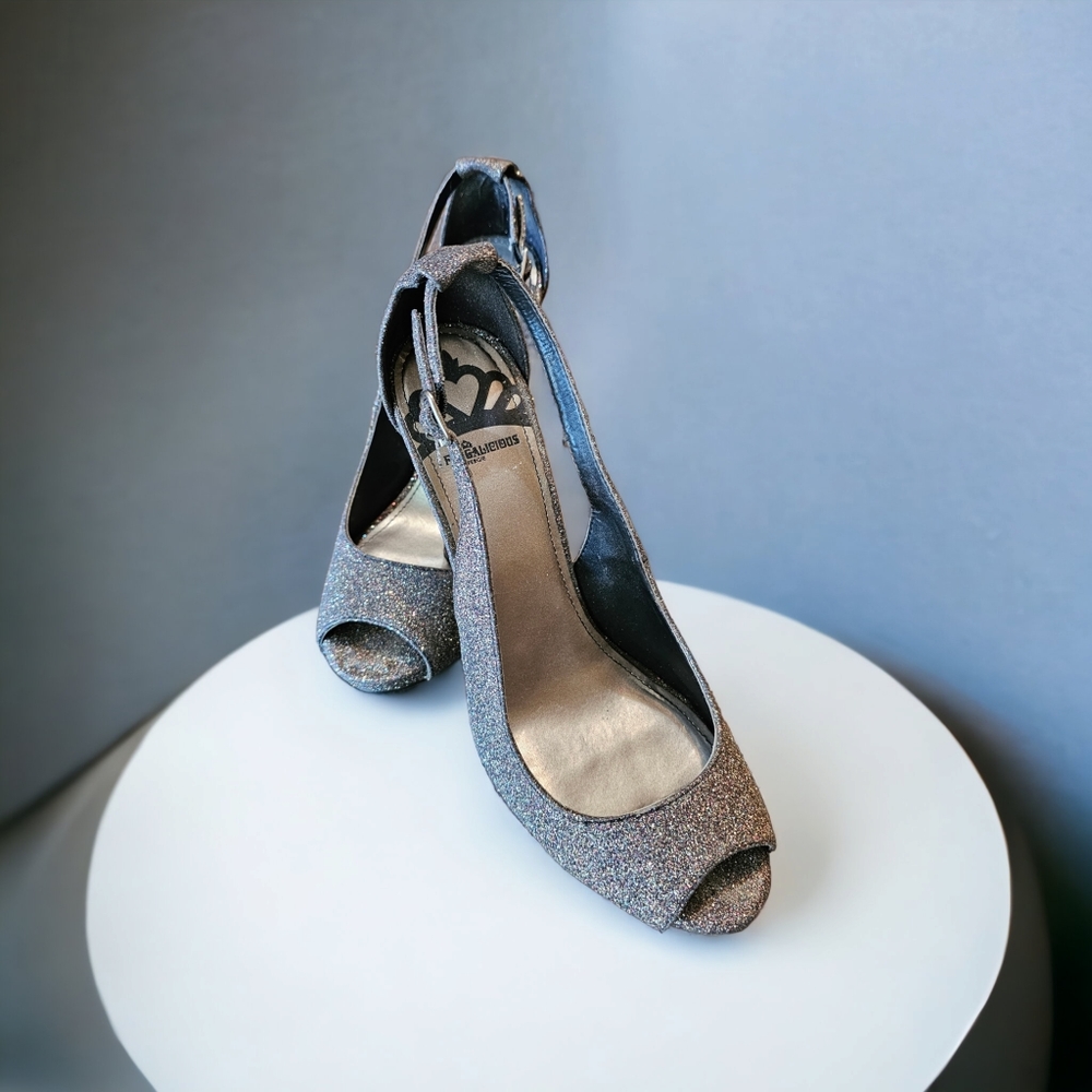 FERGALICIOUS BY FERGIE PEEP TOE SHIMMER SILVER SIZE 9.5